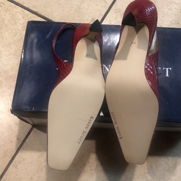 Red high heel - Picture 2 of 4